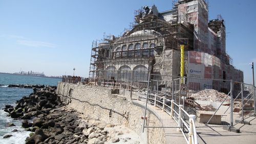 Restaurarea Cazinoului din Constanța intră în zodia birocrației din cauza unor lucrări neprevăzute, susține directorul companiei care îl reabilitează: ”Pentru că procedura de achiziție este bazată pe o documentație mai mult beletristică, fără o expertiză reală a structurii de rezistență”