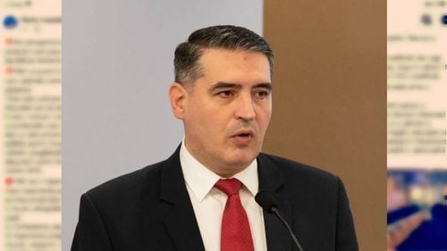 Florian Lixandru o acuză pe ministra Educației, Ligia Deca, că i-a retras atribuțiile „pentru un delict de opinie”, după ce a criticat proiectele de legi