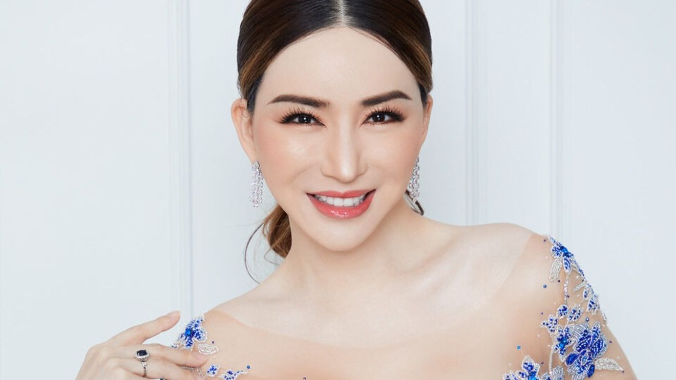 O femeie de afaceri transgen din Thailanda a cumpărat concursul Miss Univers