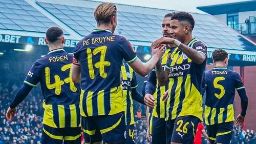 VIDEO Manchester City revine după ce a primit gol de la jumătatea terenului și câștigă cu 2-1 în fața unei echipe de ligă inferioară