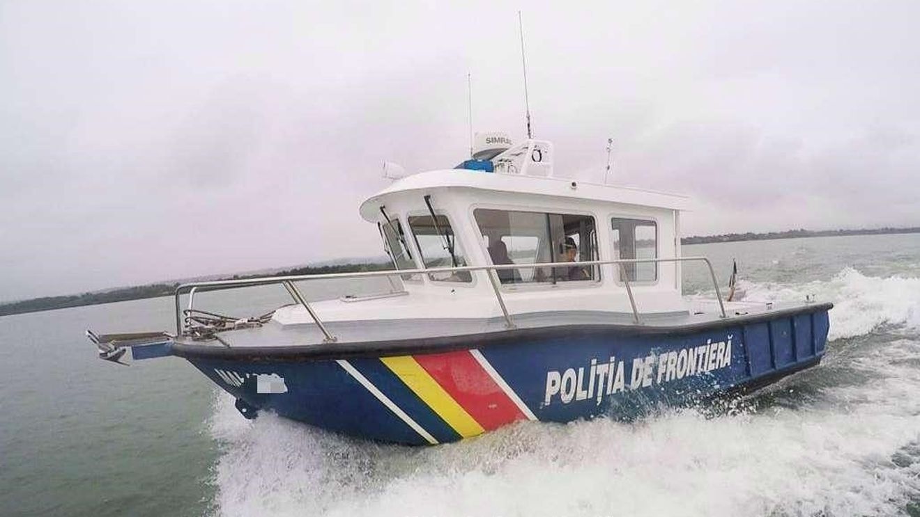 VIDEO Patru migranţi în pericol de înec, salvaţi de poliţiştii de frontieră din apele Dunării