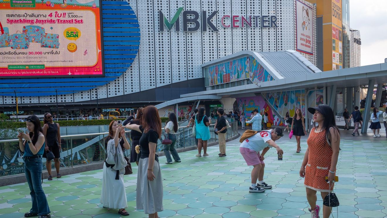 Autoritățile thailandeze confiscă 100.000 de produse contrafăcute într-un raid într-un mall din Bangkok