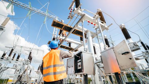 Premierul provinciei canadiene Ontario amenință cu „oprirea completă a electricității” pentru SUA dacă războiul comercial escaladează