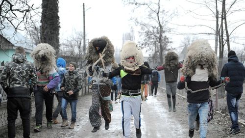 Forțe de ordine din Iași vor supraveghea "bătălia mascaților de la Ruginoasa", obicei în ultima zi din an în care "delenii" se bat cu "vălenii"