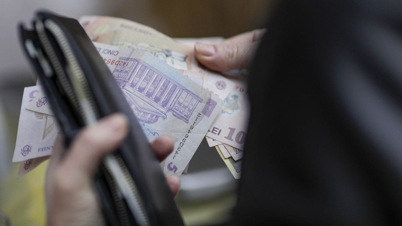 Angajații de la Protecția Copilului Maramureș au ieșit la un protest spontan pentru că nu și-au primit salariile