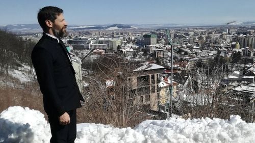 UPDATE Alexander Zudor, un bucureștean care joacă în spoturi comerciale, a fost arestat preventiv pentru acuzații de viol