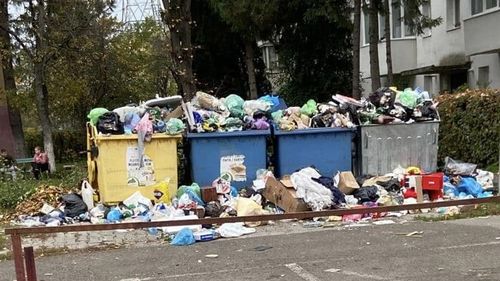 Primăria Târgu Mureş a înlocuit operatorul de salubrizare stradală după o licitaţie în regim de urgenţă / Problemele cu ridicarea gunoiului din oraș durau de la începutul lunii noiembrie