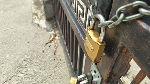 Pretextul pazei în școli: cazul de abuz de la Școala Nicolae Titulescu, deturnat politic în an electoral, inclusiv cu aportul premierului și al unui secretar de stat de la Educație, luat în calcul de PSD pentru apropiatele alegeri locale