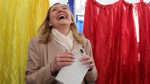 Elena Lasconi se victimizează după valul de comentarii negative provocat de pozele neverificate cu Nicușor Dan: ”Am fost făcută mincinoasă, ticăloasă, proastă, diabolică, disperată, chiar nebună. Am făcut un gest de transparență, de responsabilitate”