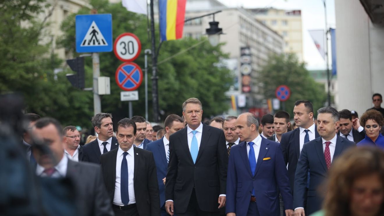 VIDEO Iohannis, la Iași: "Fain oraş. Am venit pe jos. Chiar n-am avut nevoie de jandarmi"