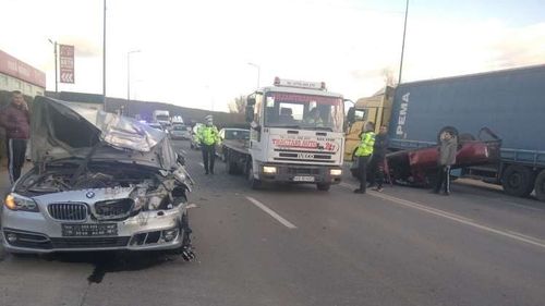 Vaslui: Trei autoturisme, implicate într-un accident la ieșirea spre Bârlad, aproape de o benzinărie