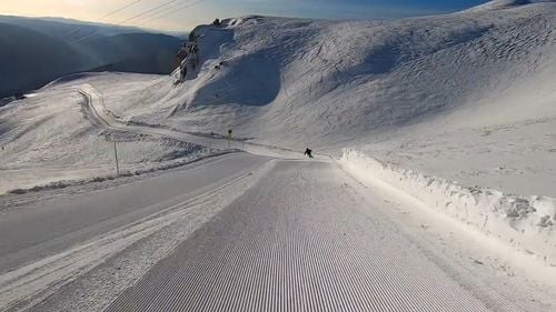 Drumul spre Cota 1400 din Sinaia a fost închis din cauza ninsorii