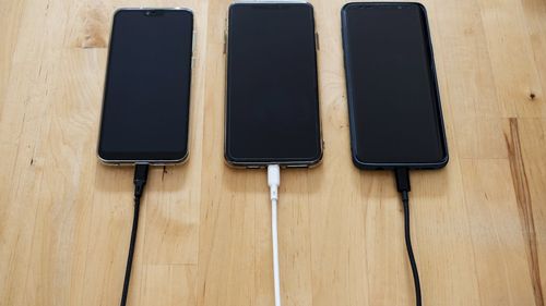 Om de afaceri, arestat preventiv pentru evaziune fiscală din vânzarea de telefoane mobile şi accesorii GSM / Timp de doi ani ar fi realizat venituri de peste 43 de milioane de lei şi ar fi creat statului un prejudiciu de peste 9 milioane de lei