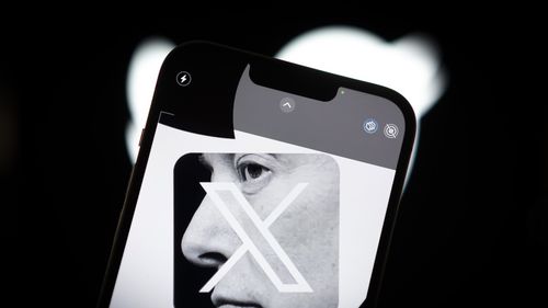 Platforma X a lui Elon Musk, sancționată în Canada cu amenda maximă pentru nerespectarea unui ordin de eliminare a unei imagini intime distribuite fără consimțământ