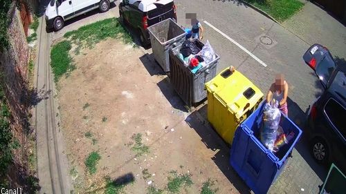 Primăria Arad monitorizează video containerele de gunoi pentru a sancţiona aruncarea gunoaielor neconforme/ Arădenii se plâng că nu au unde arunca deșeurile rezultate din construcții