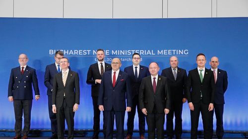 Statele B9 cer mai multă prezență militară americană. Aurescu: „Dacă avem o apărare puternică, putem limita comportamentul destabilizator și asertiv al Rusiei” / „Este singurul limbaj pe care Rusia îl înțelege”