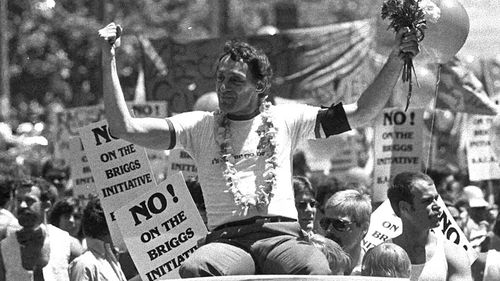 Administraţia Trump vrea redenumirea unei nave militare care poartă numele unui militant gay, Harvey Milk - presă