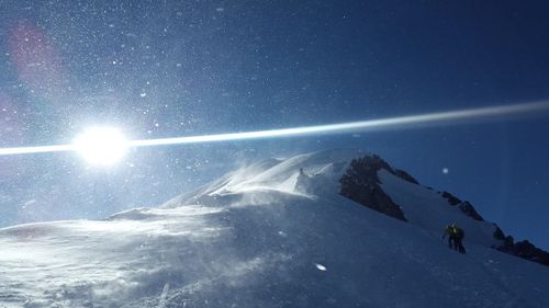 Crevase și alunecări de pietre: valul de căldură face ascensiunea pe Mont Blanc mai periculoasă ca niciodată