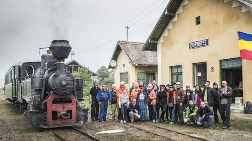 Experiență turistică în weekend, în Sibiu: plimbare cu mocănița, tur ghidat al Bisericii Fortificate din Hosman și prânz în curtea bisericii