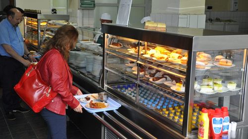 Carne păstrată impropriu și probleme de igienă la Cantina studențească a Universității București, descoperite de Direcția pentru Siguranța Alimentelor