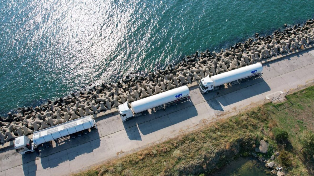 SUA și Europa se pregătesc să anunțe vineri un acord pentru a reduce dependența de energie rusească / Europa va importa gaz natural american și hidrogen, în următoarele două ierni