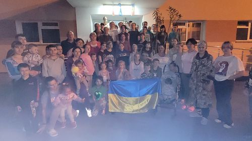 89 de ucraineni, evacuați dintr-un cămin din Sectorul 5 / ”Vă rugăm să ne ajutați să stăm în acest centru. Nu vrem să ne mutăm” / Căminul aparține primăriei de sector, iar primarul e în închisoare