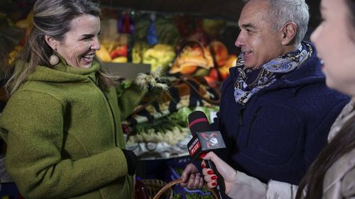 Călin Georgescu și soția sa au mers să facă cumpărături într-o piață din Capitală / Au plecat cu o mașină Renault Arkana, cu șofer