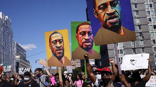 Juriul deliberează în procesul lui Chauvin, poliţistul acuzat că l-a ucis pe George Floyd/ Proteste în SUA, pregătite indiferent de verdict