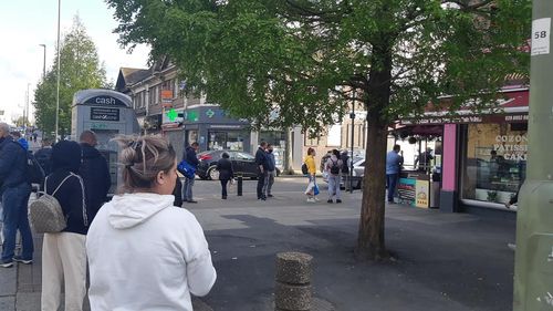 Coadă la cozonaci în cel mai românesc cartier din cel mai românesc oraș din Diasporă