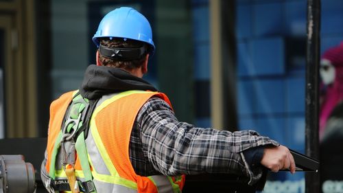 INS: Managerii estimează o creștere a prețurilor în toate domeniile de activitate ale economiei, în următoarele luni  / Scădere ”moderată” a numărului de angajați