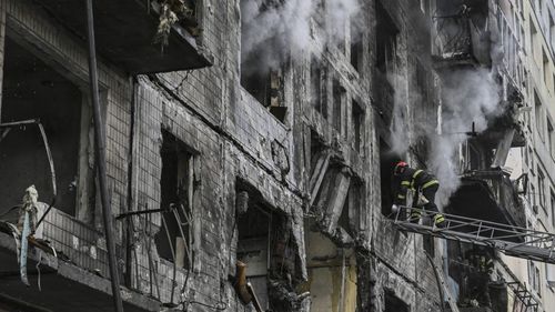 Condiţiile din Mariupol sunt „medievale”, povestește un deputat ucrainean: „Toată lumea stă în apartamentele și subsolurile lor, se gândesc dacă vor muri în următoarea oră” / „Casa mea este arsă din temelii”