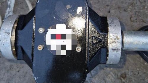 Focuri de avertisment trase de polițiștii din Arad pentru prinderea unor hoți de combustibil / Doi bărbați, prinși de poliție în timp ce furau motorină într-o parcare