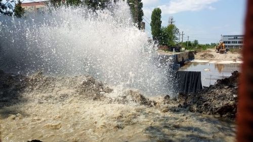 Ziarul Incomod: Rafinăria Lukoil ar putea să se închidă din cauza unei avarii la o conductă. Conflict între un proprietar de teren și rafinărie