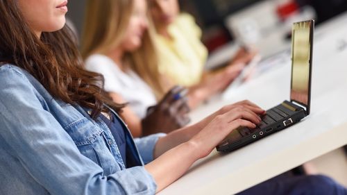 20 de milioane de euro, ajutor de stat pentru studenții IT-iști care vor să își deschidă o firmă - proiect din fonduri europene al Guvernului Orban 2