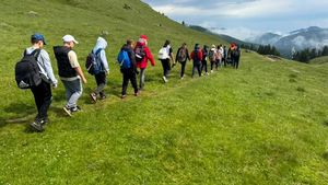 O persoană, cadru didactic, lovită de trăznet în timp ce se afla în drumeție pe munte, cu un grup de 14 copii
