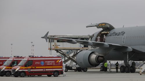 Alți șase pacienți cu COVID-19, aflați în stare gravă, sunt transferați miercuri în Germania / Arafat: „Este şi o persoană tânără. Vor fi duşi la Munchen şi la Nurenberg”