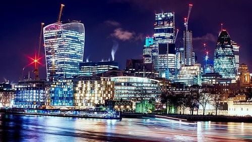 Aproape 40% din banii murdari sunt spălați la Londra și în dependențele Coroanei britanice