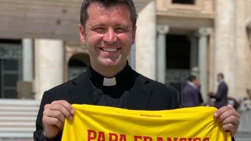 Părintele Francisc Doboș, ironii la adresa comunității LGBT în contextul dezbaterii despre genul și sexul de pe buletin: O țineam sus și tare că sunt Papesa Francisc