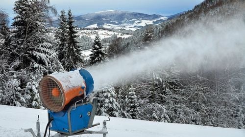 Se va putea schia în condiții bune la Azuga și Mădăraș, în minivacanța de 1 decembrie