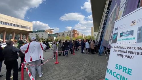 Coadă la deschiderea Maratonului Vaccinării de la Timișoara. Imunizări doar cu buletinul, non-stop, până luni