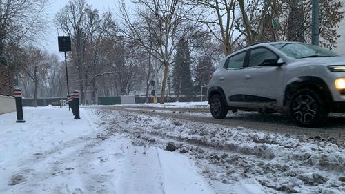 Drifturi pe zăpadă: 19 șoferi au rămas fără permis noaptea trecută în Capitală