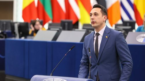 Europarlamentarul USR Vlad Gheorghe anunță că a cerut sancționarea oligarhilor pro-ruși Vladimir Plahotniuc și Ilan Șor cu interdicția de a călători în UE și confiscarea averilor