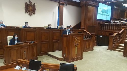 Moțiune de cenzură împotriva Guvernului Republicii Moldova/ Premierul Ion Chicu este acuzat că "a eşuat lamentabil" în gestionarea pandemiei şi crizei economice
