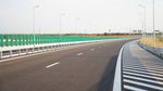 Autostrada Moldovei intră în etapa asfaltării / Toți cei 320 de kilometri dintre Ploiești și Pașcani, promiși că vor fi deschiși circulației până la sfârșitul anului