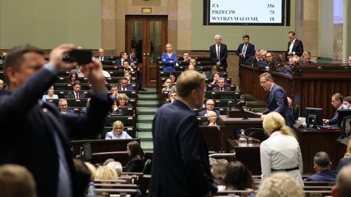 Polonia: Parlamentul a aprobat o reformă a justiţiei pentru a debloca fondurile europene post-pandemie