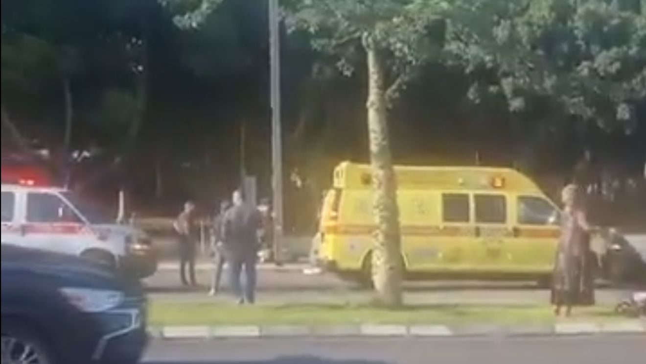 Atac cu cuţitul lângă Tel Aviv, soldat cu un mort şi trei răniţi