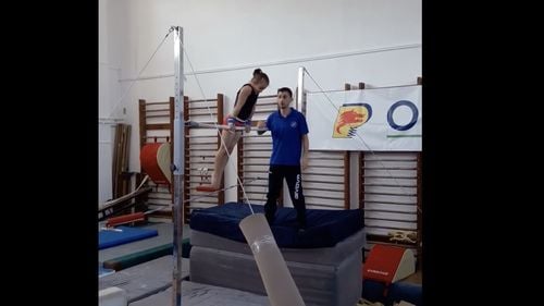 Lucian Sandu s-a autosuspendat din funcţia de antrenor al lotului naţional feminin de gimnastică artistică după ce a fost acuzat de agresare fizică şi verbală de către sportiva Amalia Puflea