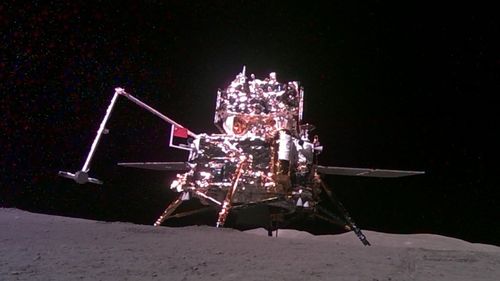 O navă spaţială chineză se va întoarce pe Pământ cu noi mostre lunare de pe partea îndepărtată a Lunii / În caz de succes, va fi o premieră mondială