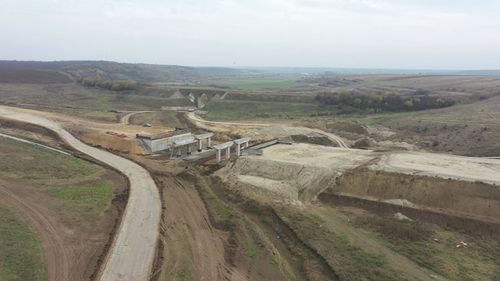 Licitația pentru finalizarea construcţiei tronsonului 1 al Drumului Expres Craiova-Piteşti, relansată / Grindeanu: Stadiul lucrărilor la data rezilierii contractului iniţial era de 57,06%