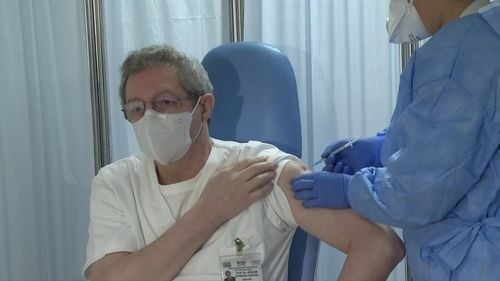 Adrian Streinu-Cercel: La şapte zile după rapel nu mai există riscul să se mai dezvolte infecţii severe cu noul coronavirus, dar masca de protecție trebuie purtată în continuare